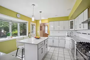 3 Chelsea Ct, Edison, NJ 08820 - Photo 25