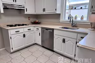 20 Tracey Dr, Milltown, NJ 08850 - Photo 9