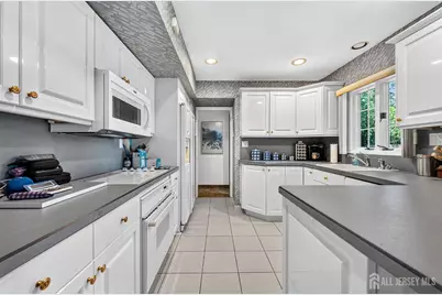 29 Ormont Lane, Matawan, NJ 07747 - Photo 5