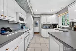 29 Ormont Ln, Matawan, NJ 07747 - Photo 5