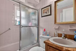 6 Hayes Ct, North Brunswick Township, NJ 08902 - Photo 13
