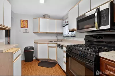 6 Hayes Court, North Brunswick Township, NJ 08902 - Photo 11