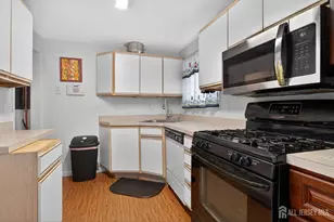 6 Hayes Ct, North Brunswick Township, NJ 08902 - Photo 11
