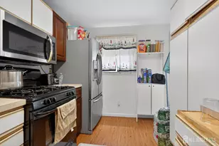 6 Hayes Ct, North Brunswick Township, NJ 08902 - Photo 9