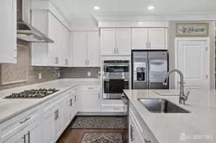 2 Vizcaya Dr, Monroe Township, NJ 08831 - Photo 9