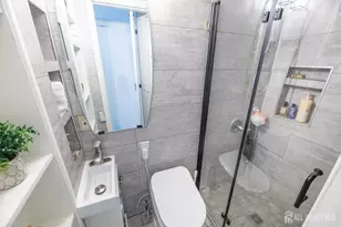 21 Carriage Pl, Edison, NJ 08820 - Photo 5