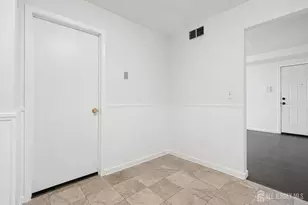 288 College Dr, Edison, NJ 08817 - Photo 9