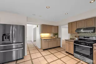 265 Edlys Ln, North Brunswick Township, NJ 08902 - Photo 3