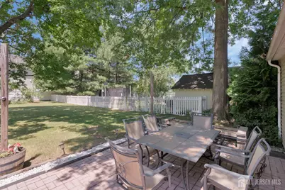 8 Pierrepont Avenue, Middlesex, NJ 08846 - Photo 17
