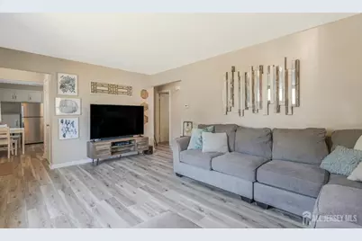 8 Pierrepont Avenue, Middlesex, NJ 08846 - Photo 5