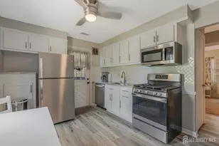 8 Pierrepont Ave, Middlesex, NJ 08846 - Photo 7