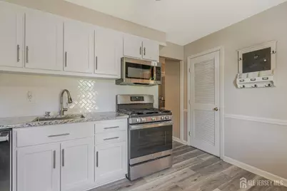8 Pierrepont Avenue, Middlesex, NJ 08846 - Photo 9