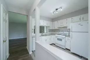 1612 Woodbridge Commons Way, Iselin, NJ 08830 - Photo 3