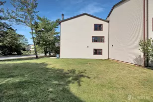 3906 Victoria Ct, Edison, NJ 08817 - Photo 9