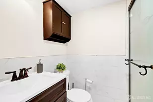 3906 Victoria Ct, Edison, NJ 08817 - Photo 7