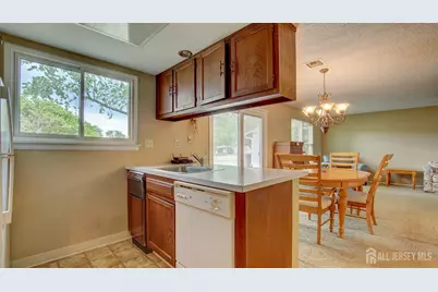27 Larch Plaza, Monroe Township, NJ 08831 - Photo 5