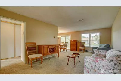 27 Larch Plaza, Monroe Township, NJ 08831 - Photo 3