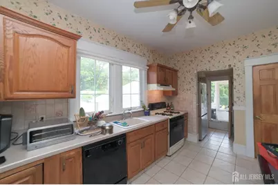 331 Portia Street, South Amboy, NJ 08879 - Photo 9