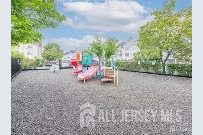 31 Edinburgh Court, Edison, NJ 08820 - Photo 3