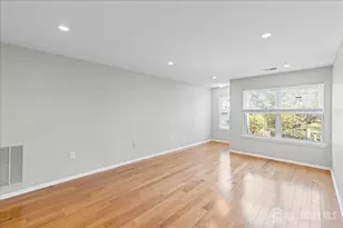 302 Wellington Park Dr, South Brunswick Township, NJ 08540 - Photo 5