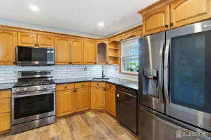 16 E Pleasant Ave, Sewaren, NJ 07077 - Photo 17