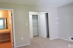 255 W Wycoff Way W, East Brunswick Township, NJ 08816 - Photo 17