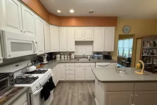 21 Westminster Dr, Monroe Township, NJ 08831 - Photo 9