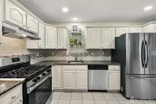 8 Henry Ct, Plainsboro Township, NJ 08536 - Photo 5