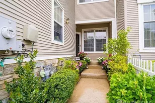 704 Dahlia Cir, South Brunswick Township, NJ 08810 - Photo 5