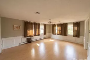 263N Middlebury Ln, Monroe Township, NJ 08831 - Photo 3
