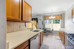 4 Reins Ct, Franklin Township, NJ 08873 - Photo 7