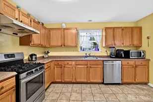 24 Amy Dr, North Brunswick Township, NJ 08902 - Photo 7
