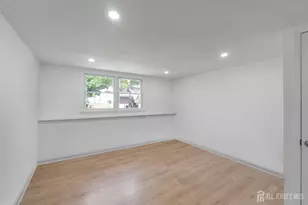 33 Larchmont Rd, Edison, NJ 08837 - Photo 21