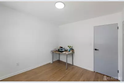 33 Larchmont Road, Edison, NJ 08837 - Photo 17
