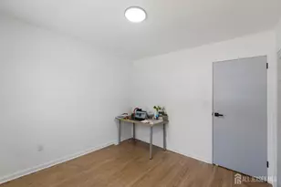33 Larchmont Rd, Edison, NJ 08837 - Photo 17
