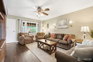 9 Brox Rd, Edison, NJ 08817 - Photo 5