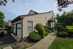 8C Glastonbury Dr, Monroe Township, NJ 08831 - Photo 1