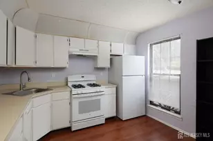 243 Hampshire Ct, Piscataway Township, NJ 08854 - Photo 5