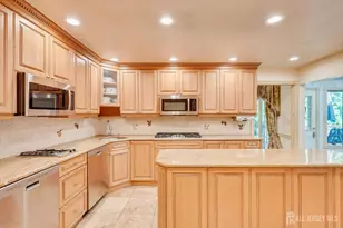 25 Marshall Dr, Edison, NJ 08817 - Photo 19