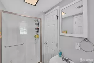 8 Alpine Ct, East Brunswick Township, NJ 08816 - Photo 3