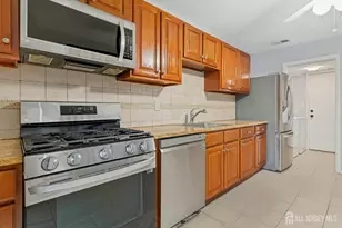 19 Linda Ln, Edison, NJ 08820 - Photo 9
