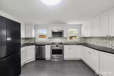 23 Longfield Road, New Brunswick, NJ 08901 - Photo 17