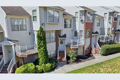 726 Harbortown Boulevard, Perth Amboy, NJ 08861 - Photo 3