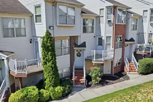 726 Harbortown Blvd, Perth Amboy, NJ 08861 - Photo 3