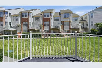 726 Harbortown Boulevard, Perth Amboy, NJ 08861 - Photo 9