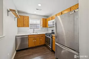 21 Park Square, Metuchen, NJ 08840 - Photo 7