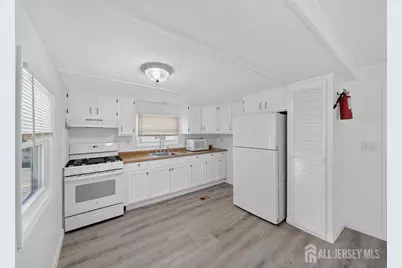 27 Freddie Avenue, Avenel, NJ 07001 - Photo 7