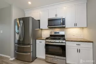 18 Holly Ct, Flemington, NJ 08822 - Photo 5