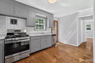 2 Oakwood Pl, North Brunswick Township, NJ 08902 - Photo 5