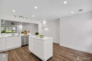 6 Plz de Las Flores, Freehold, NJ 07728 - Photo 13